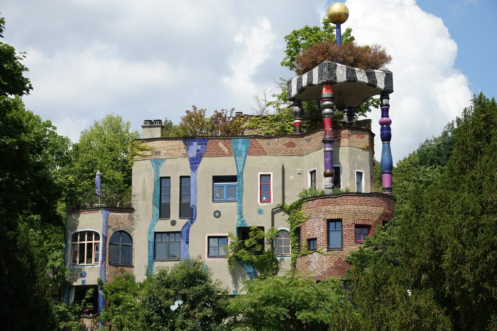 Ihr Immobilienmakler für Bad Soden 1: Architektonisch reizvolles Haus des Künstlers Hundertwasser