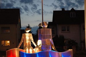 Flörsheim: Kunstwerk bei Nacht