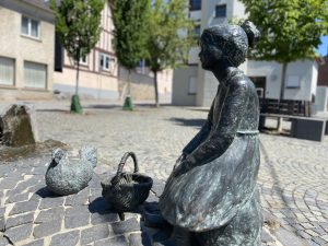 Ihr Immobilienmakler für Beselich Niedertiefenbach: Brunnenfiguren