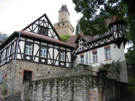Kronberg Burgturm und Fachwerkhaus