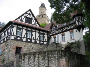 Ihr Immobilienmakler für Kronberg Burgturm und Fachwerkhaus