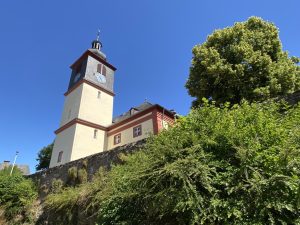 Ihr Immobilienmakler für Grävenwiesbach 1: Evangelische Kirch in Höhenlage
