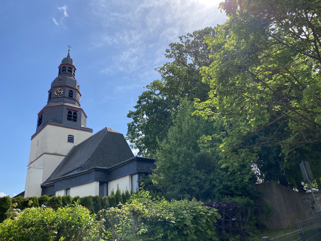 Ihr Immobilienmakler für Langgöns: ev. Kirche Lang-Göns