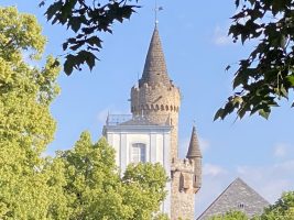 Ihr Immobilienmakler für den Wetteraukreis : Friedberg/Hessen: Adolfsturm und Turm der ev. Burgkirche