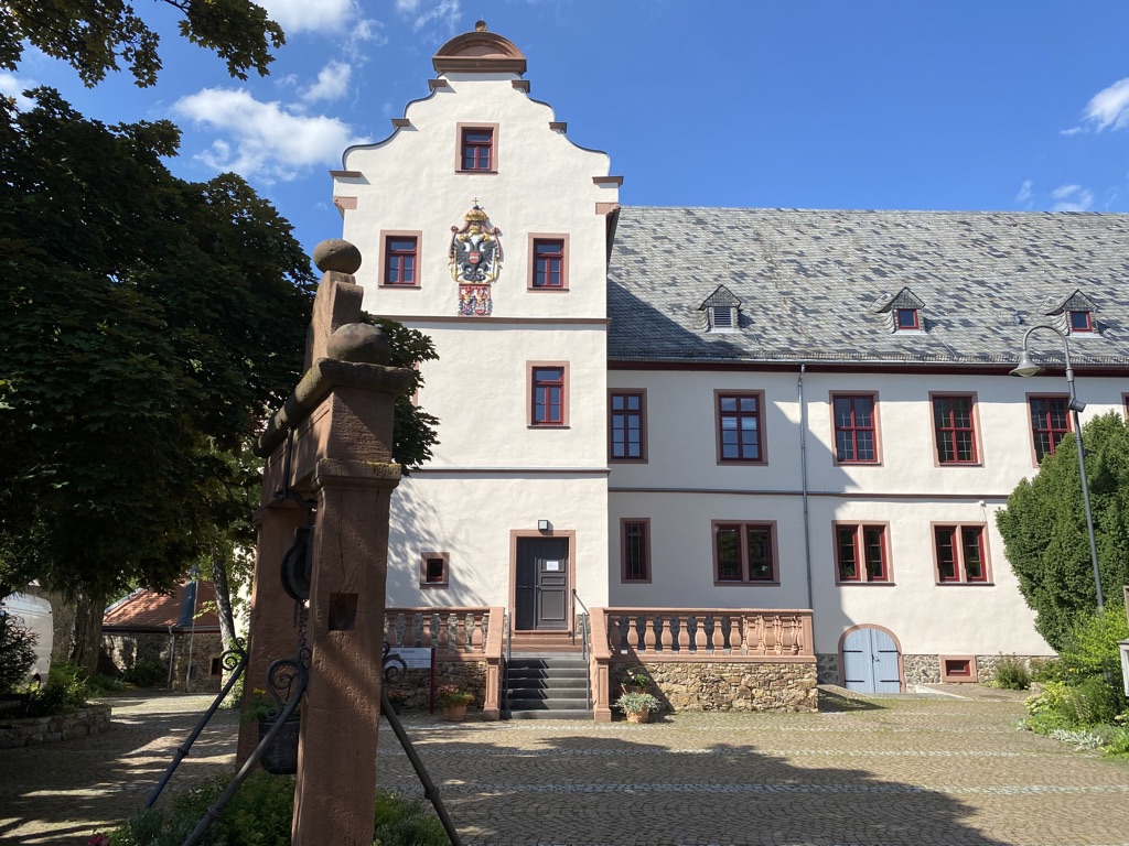 Ihr Immobilienmakler für Ober-Mörlen: Sitz der Gemeindeverwaltung