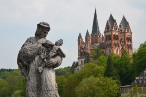 Ihr Immobilienmakler für Limburg 1: Blick auf Dom und Denkmal