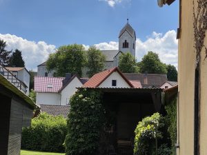 Blick auf die Kirche Pfaffenwiesbach