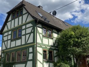 Wehrheim-Obernhain Fachwerk-Wohnhaus mit grünen Balken
